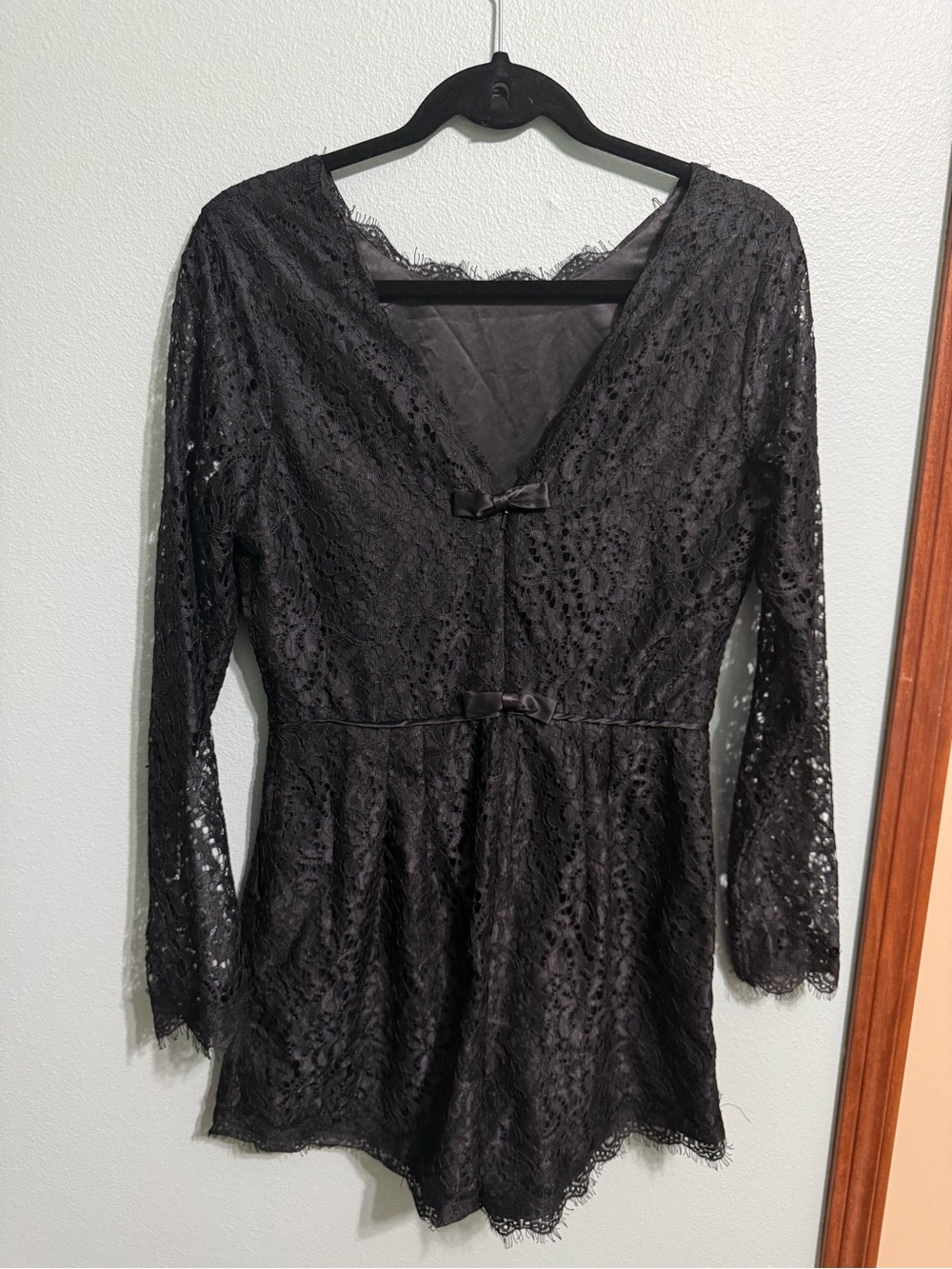 By Anthropologie Long-Sleeve Black Lace Romper with Pockets Size 10 NWT - Picture 9 of 15
